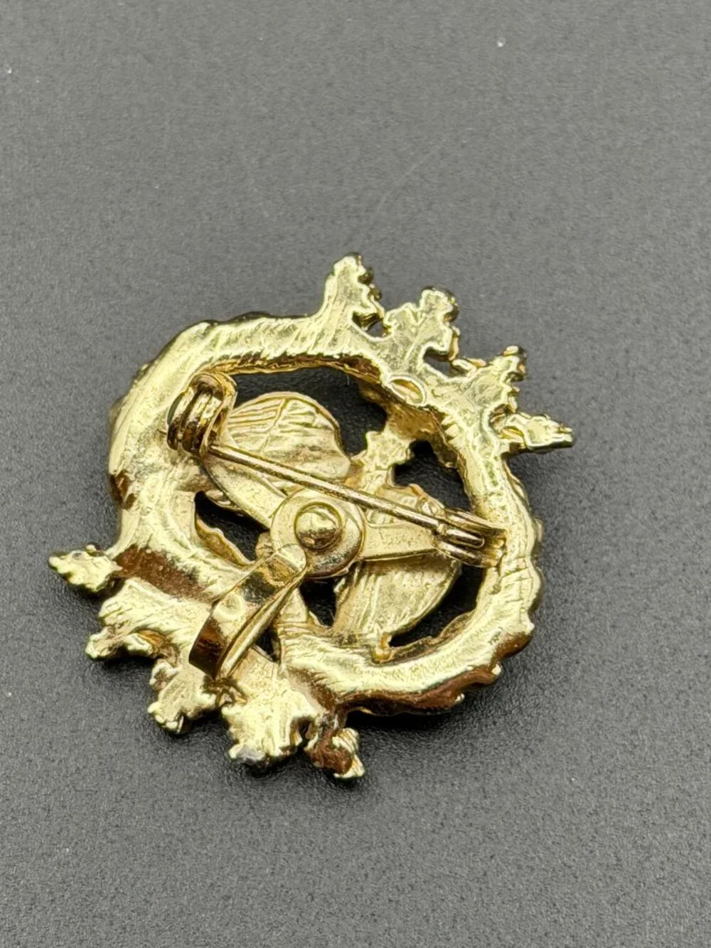 Vintage Gold Tone Crown Laurel Wreath Brooch Pin Heraldic Royal Unsigned